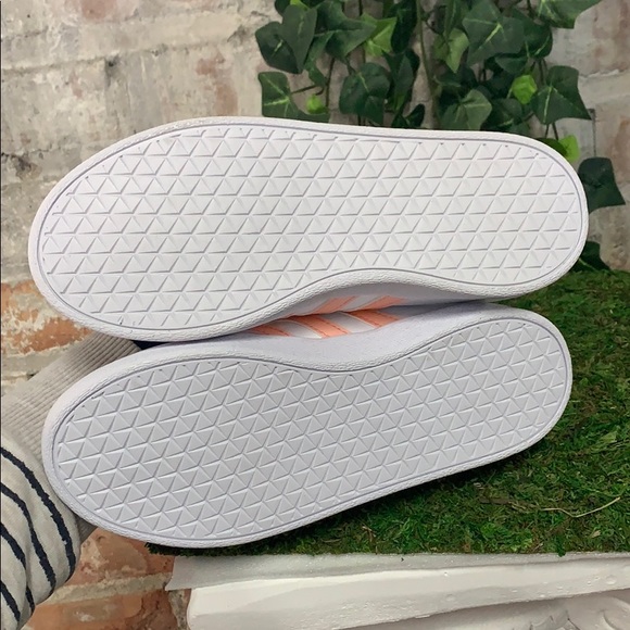 NWT Girls Adidas VL Court 2.0 K Athletic Shoe - Picture 5 of 5